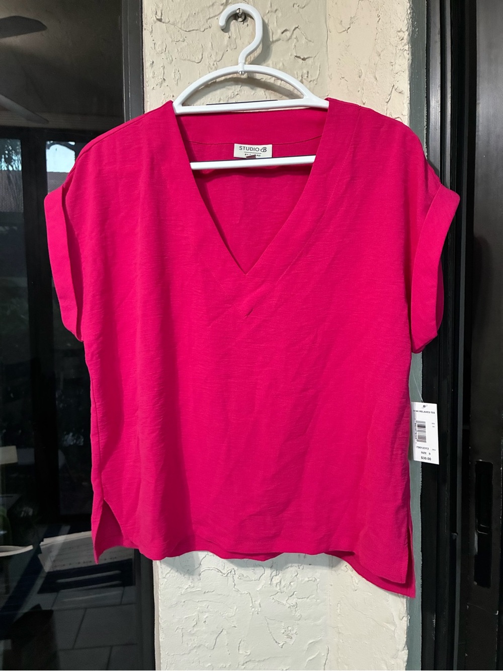 NWT Studio B by Bobeau Hot Pink V-Neck Relaxed Tee / Blouse - Size S